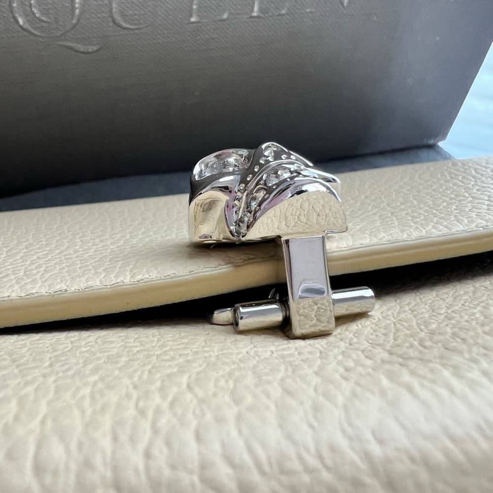 ALEXANDER MCQUEEN Light Latte Continental Card Wallet Silver Skull Closure - Thumbnail 3
