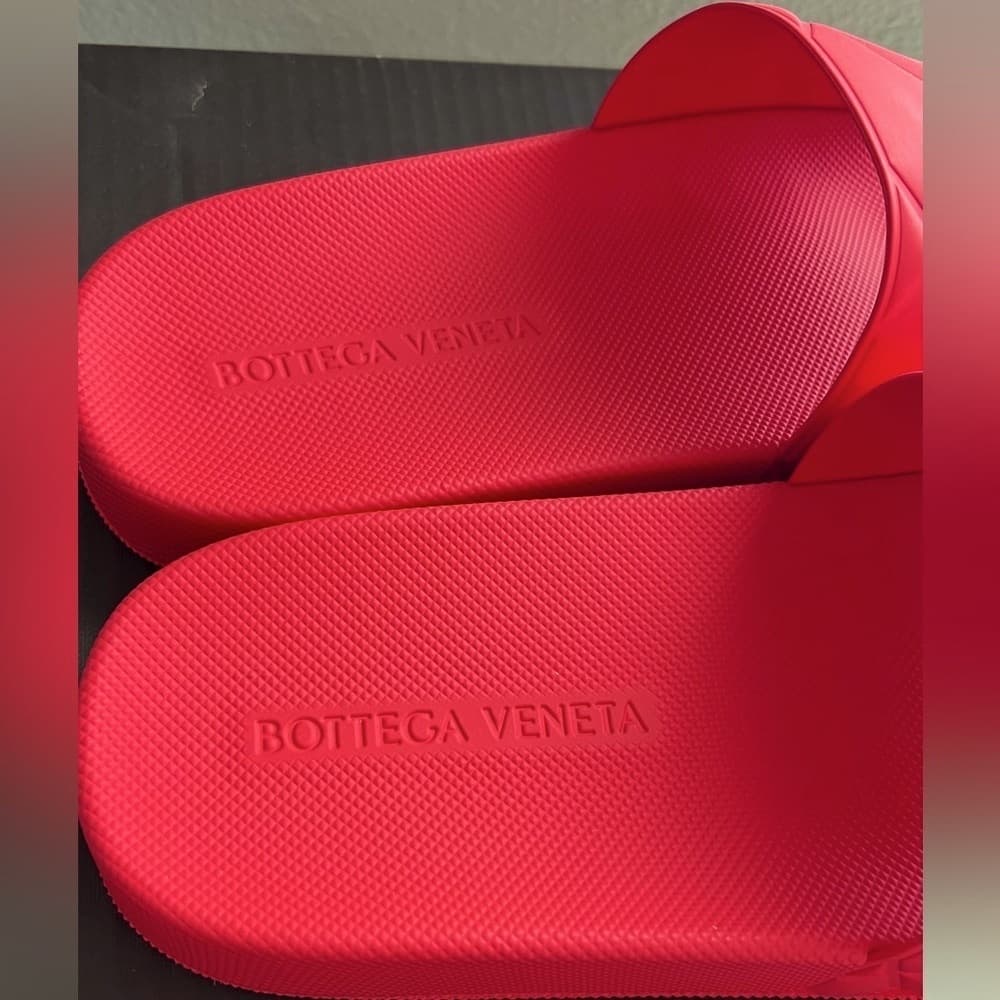 BOTTEGA VENETA The Slider Intrecciato Weave Tomato Red Rubber Men Sandals EU 43 - Thumbnail 6