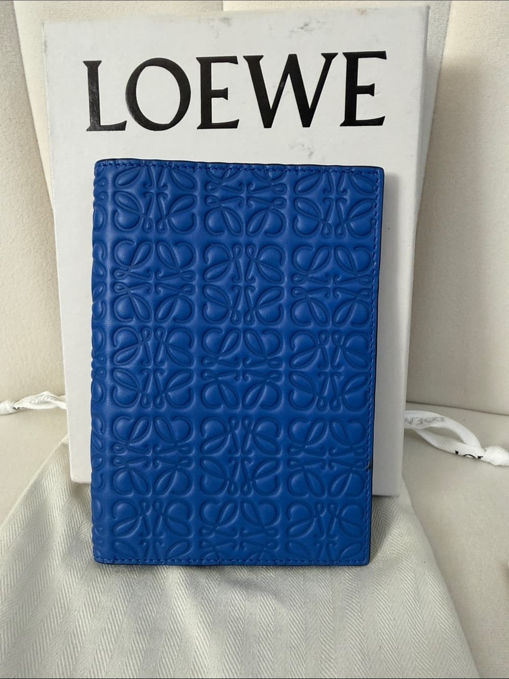 LOEWE ANAGRAM Embossed Leather Passport Holder Blue Black Travel Box & Dust Bag - Thumbnail 3