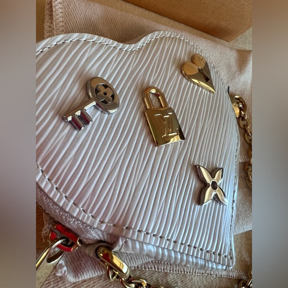 Louis Vuitton Epi White Leather LOVE LOCK Charms Coin Zip Clip Chain Keychain - Thumbnail 5