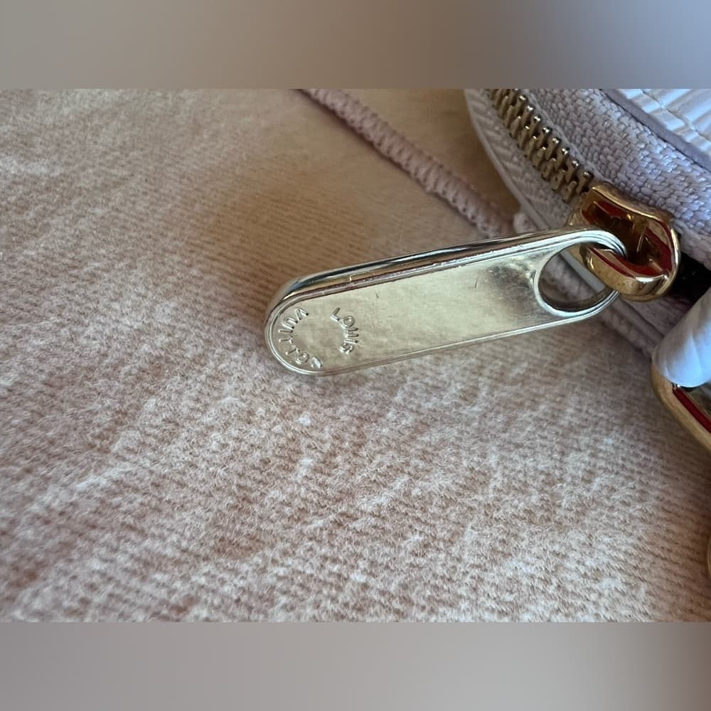 Louis Vuitton Epi White Leather LOVE LOCK Charms Coin Zip Clip Chain Keychain - Thumbnail 9