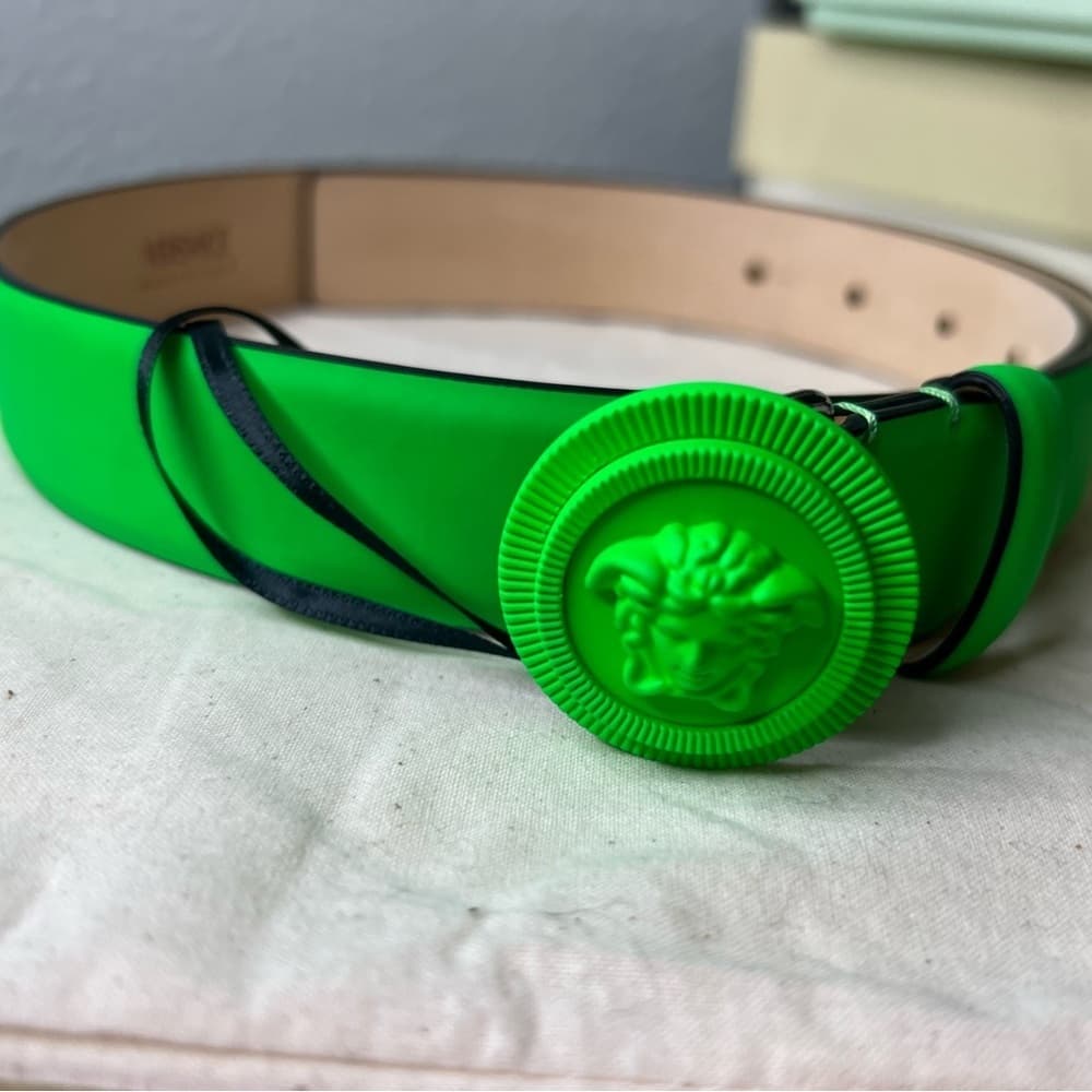 NEW VERSACE La Medusa Coin Logo Highlighter Green Leather Designer Belt 70/28 - Thumbnail 9