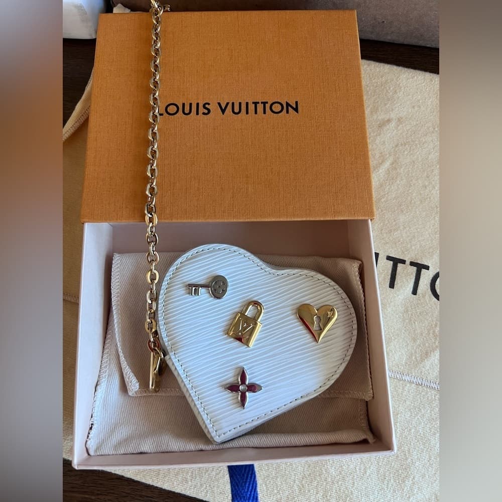 Louis Vuitton Epi White Leather LOVE LOCK Charms Coin Zip Clip Chain Keychain - Thumbnail 6