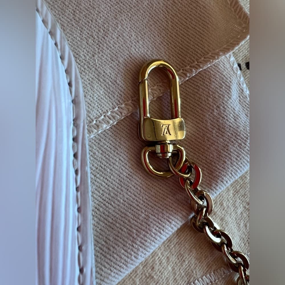 Louis Vuitton Epi White Leather LOVE LOCK Charms Coin Zip Clip Chain Keychain - Thumbnail 8