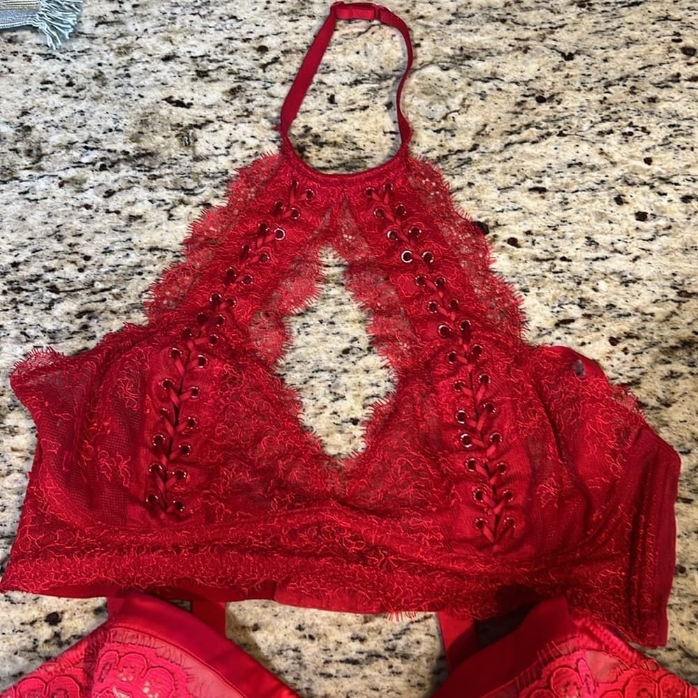 ❤️ EUC VICTORIAS SECRET 2 Bras - front zip corset bra 36D and Red soft bra L - Thumbnail 2