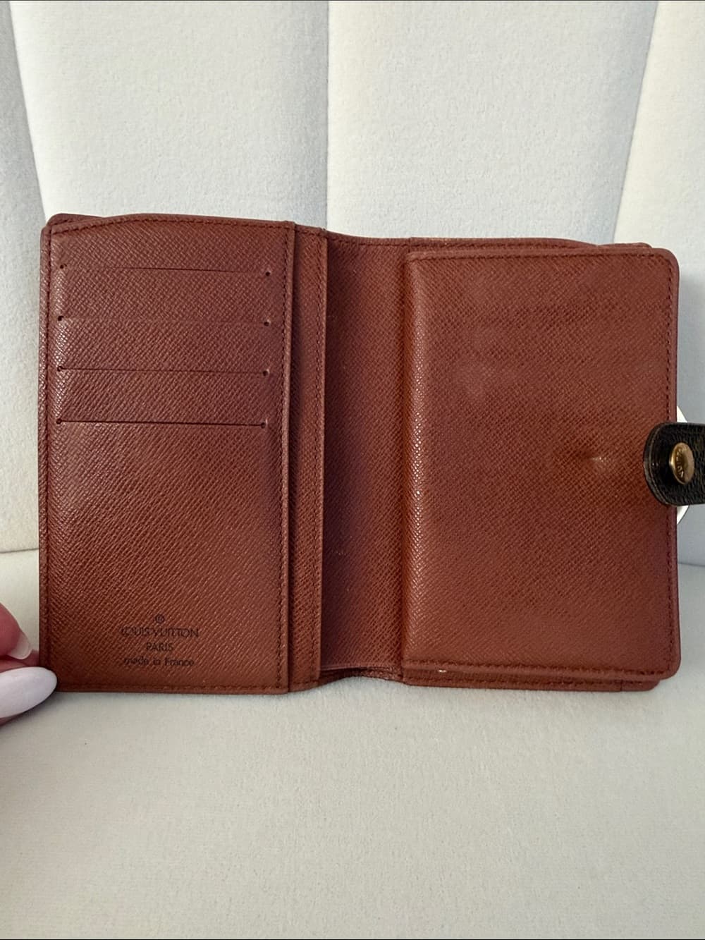 Louis Vuitton Monogram Kiss Lock Wallet Vintage Soft Snap Edge Shows Wear - Thumbnail 5