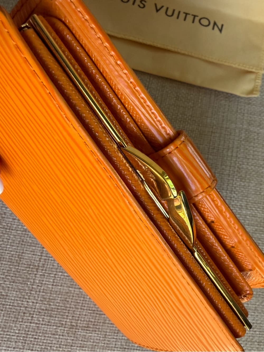 Louis Vuitton Epi Porte Monnaie Viennois Mandarin Orange Kiss Lock Coin Wallet - Thumbnail 14