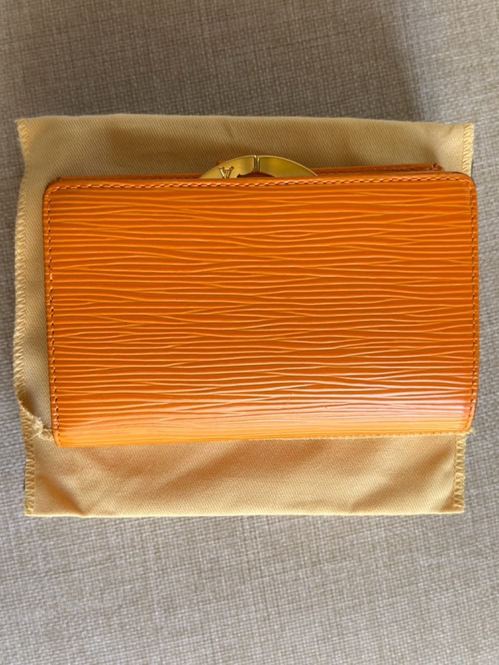 Louis Vuitton Epi Porte Monnaie Viennois Mandarin Orange Kiss Lock Coin Wallet - Thumbnail 2