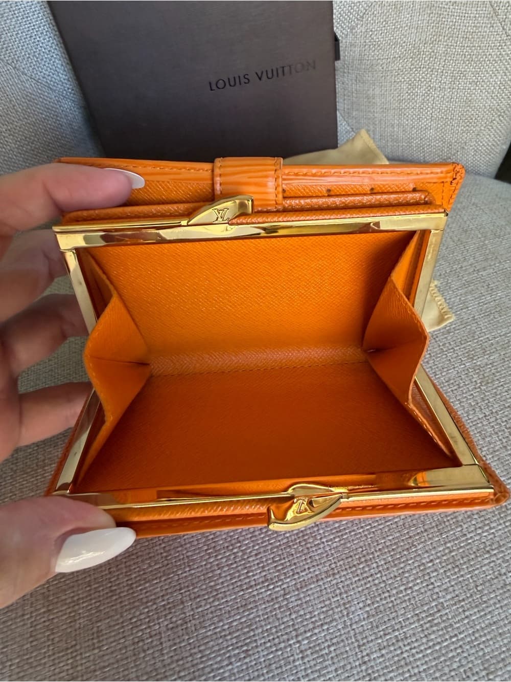 Louis Vuitton Epi Porte Monnaie Viennois Mandarin Orange Kiss Lock Coin Wallet - Thumbnail 15