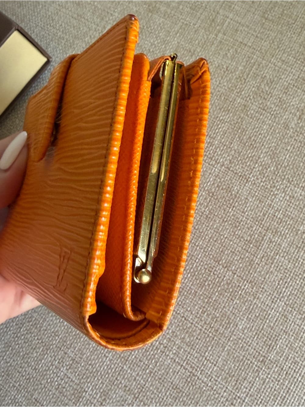 Louis Vuitton Epi Porte Monnaie Viennois Mandarin Orange Kiss Lock Coin Wallet - Thumbnail 6