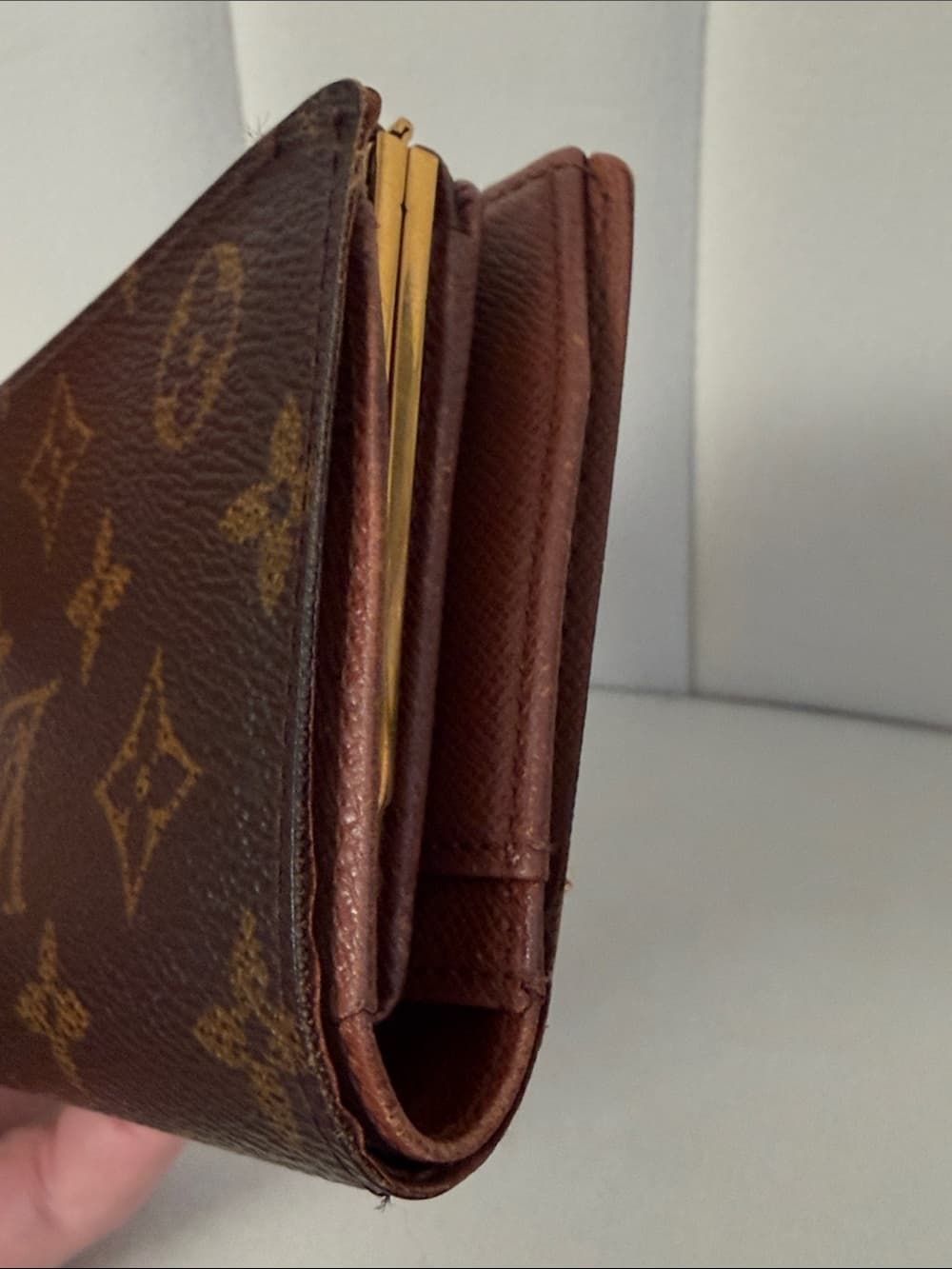 Louis Vuitton Monogram Kiss Lock Wallet Vintage Soft Snap Edge Shows Wear - Thumbnail 3