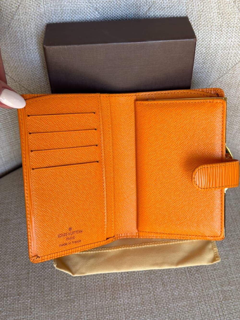 Louis Vuitton Epi Porte Monnaie Viennois Mandarin Orange Kiss Lock Coin Wallet - Thumbnail 8
