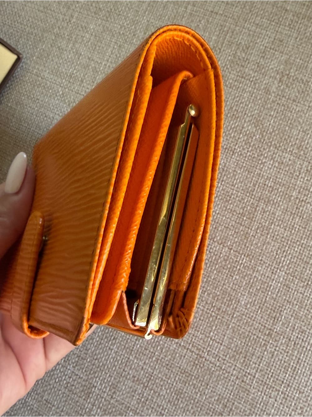 Louis Vuitton Epi Porte Monnaie Viennois Mandarin Orange Kiss Lock Coin Wallet - Thumbnail 7