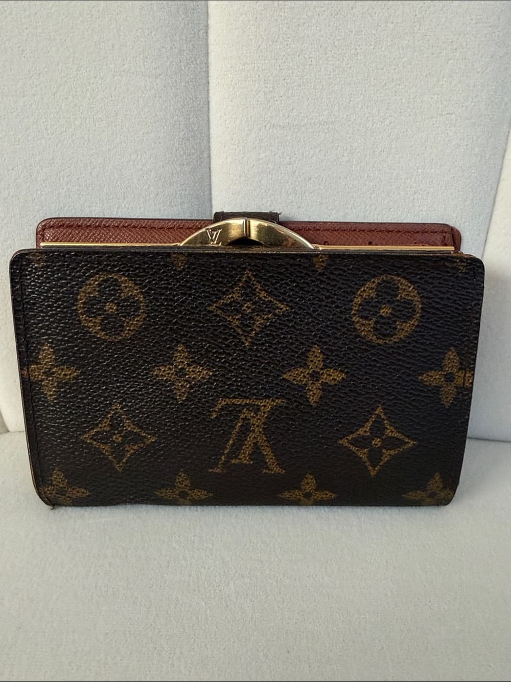 Louis Vuitton Monogram Kiss Lock Wallet Vintage Soft Snap Edge Shows Wear - Thumbnail 12