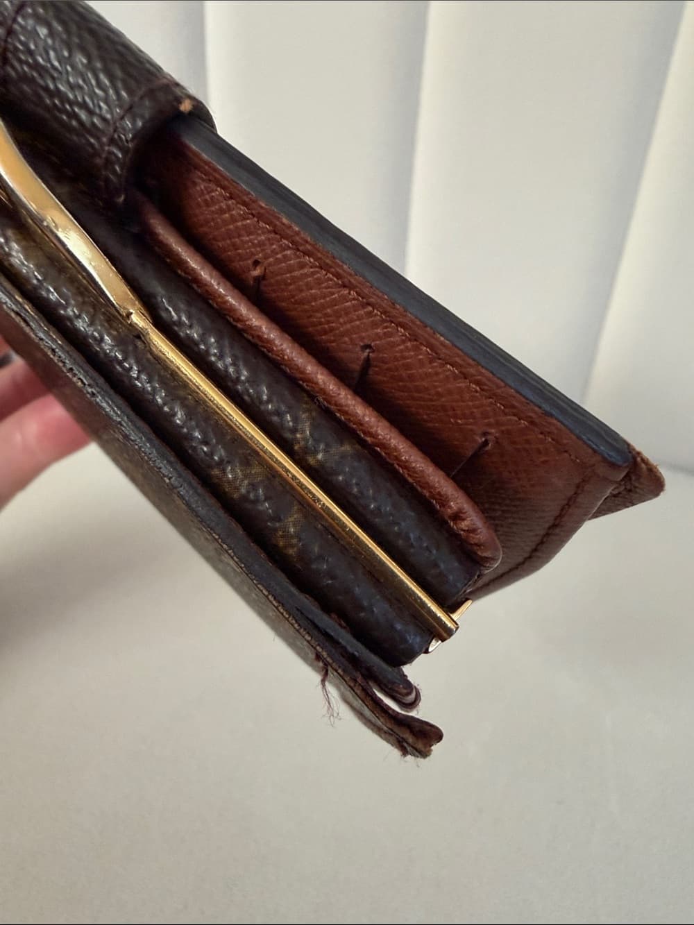 Louis Vuitton Monogram Kiss Lock Wallet Vintage Soft Snap Edge Shows Wear - Thumbnail 13