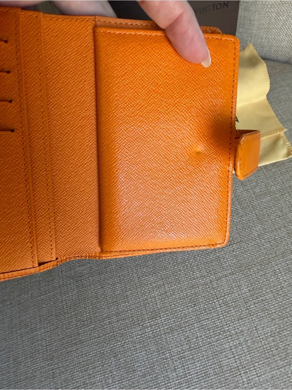 Louis Vuitton Epi Porte Monnaie Viennois Mandarin Orange Kiss Lock Coin Wallet - Thumbnail 9
