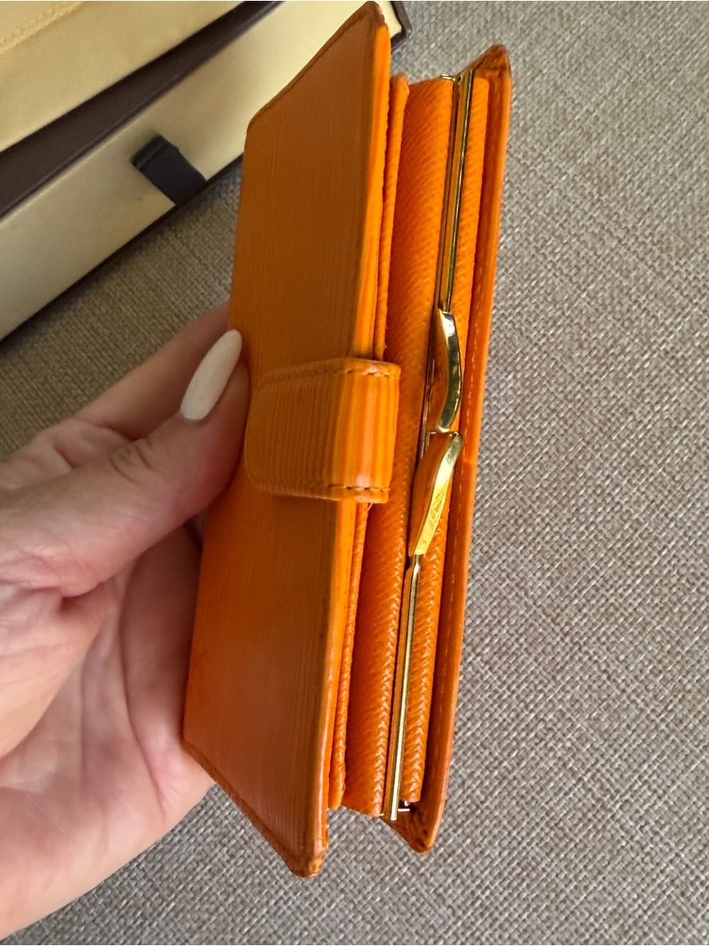 Louis Vuitton Epi Porte Monnaie Viennois Mandarin Orange Kiss Lock Coin Wallet - Thumbnail 3