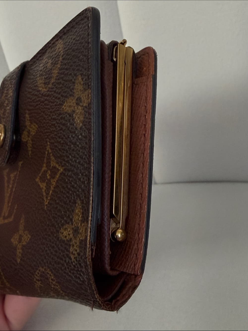 Louis Vuitton Monogram Kiss Lock Wallet Vintage Soft Snap Edge Shows Wear - Thumbnail 4