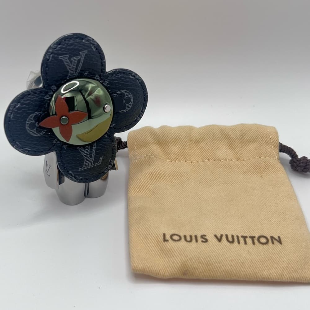 LOUIS VUITTON Monogram Eclipse Vivienne Keychain Bag Charm Holder Spaceman Grey - Thumbnail 3