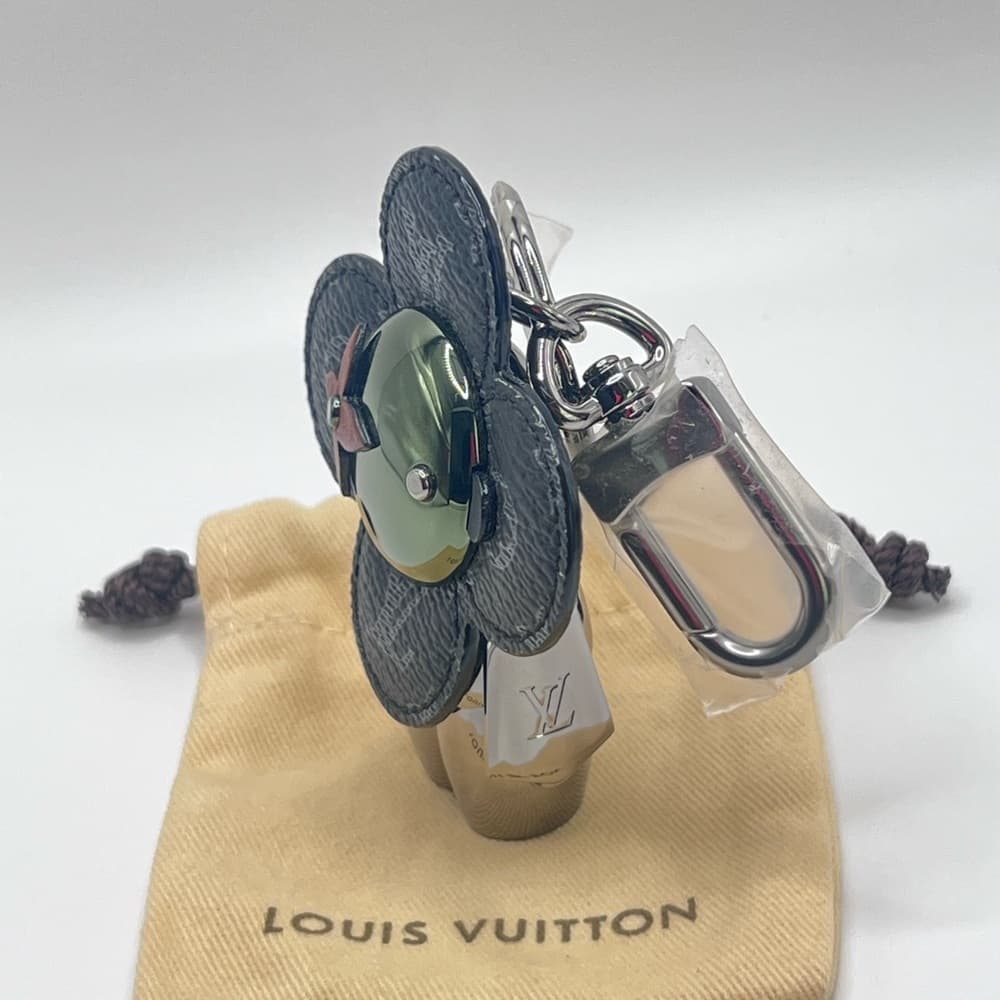 LOUIS VUITTON Monogram Eclipse Vivienne Keychain Bag Charm Holder Spaceman Grey - Thumbnail 7
