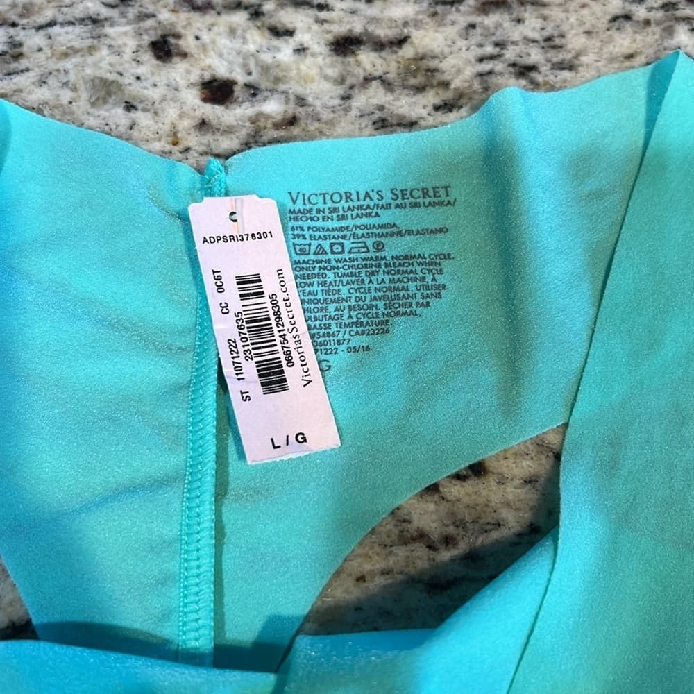 NEW 🌟 VICTORIAS SECRET PINK 2 pack size Large you get 1 thong 1 cheekster NEW - Thumbnail 2