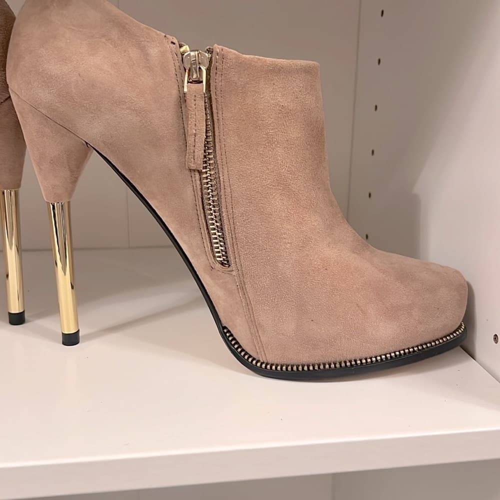 🎉 EUC ZARA WOMAN Tan suede Platform Booties with Gold Accent Heels size 40 EUR - Thumbnail 4