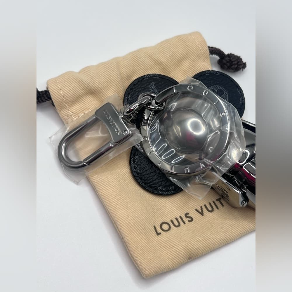 LOUIS VUITTON Monogram Eclipse Vivienne Keychain Bag Charm Holder Spaceman Grey - Thumbnail 9