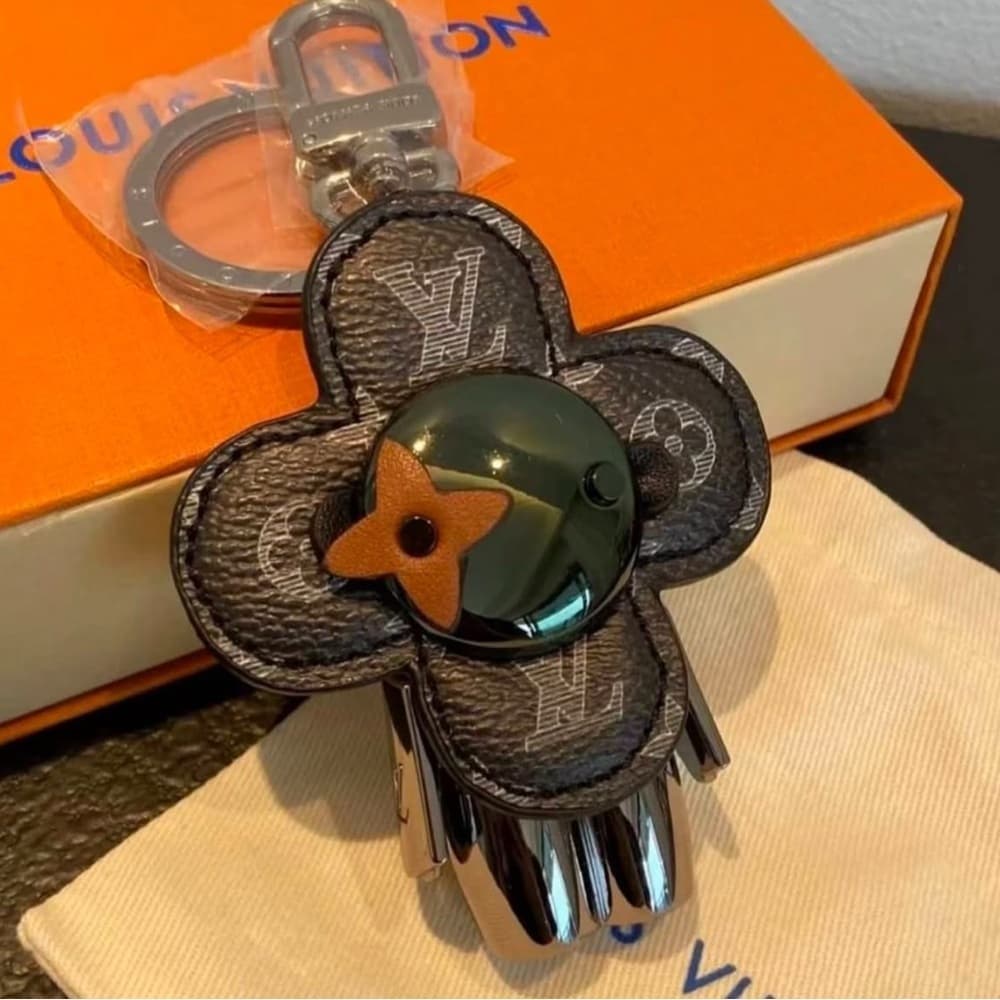 LOUIS VUITTON Monogram Eclipse Vivienne Keychain Bag Charm Holder Spaceman Grey - Thumbnail 2