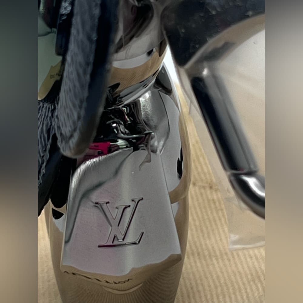 LOUIS VUITTON Monogram Eclipse Vivienne Keychain Bag Charm Holder Spaceman Grey - Thumbnail 14
