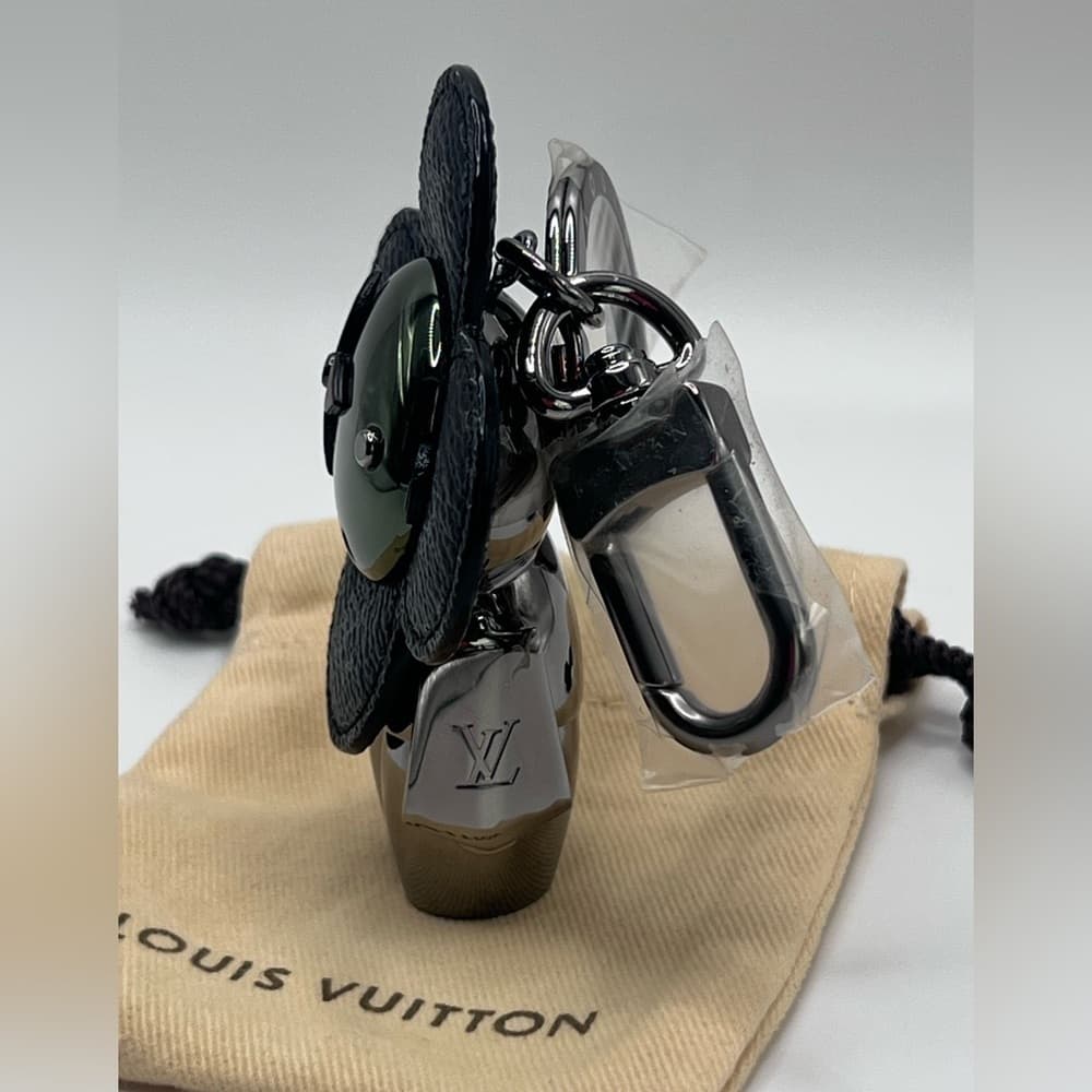 LOUIS VUITTON Monogram Eclipse Vivienne Keychain Bag Charm Holder Spaceman Grey - Thumbnail 8