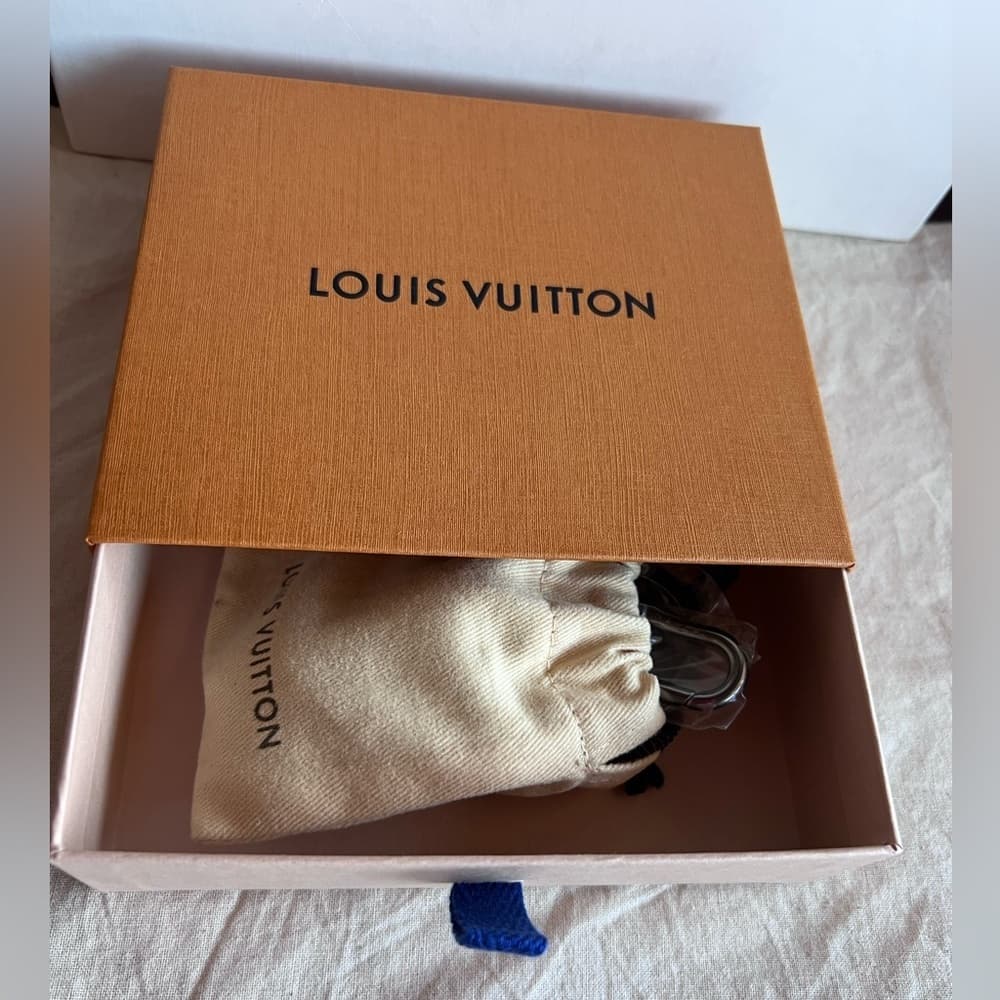 LOUIS VUITTON Monogram Eclipse Vivienne Keychain Bag Charm Holder Spaceman Grey - Thumbnail 11