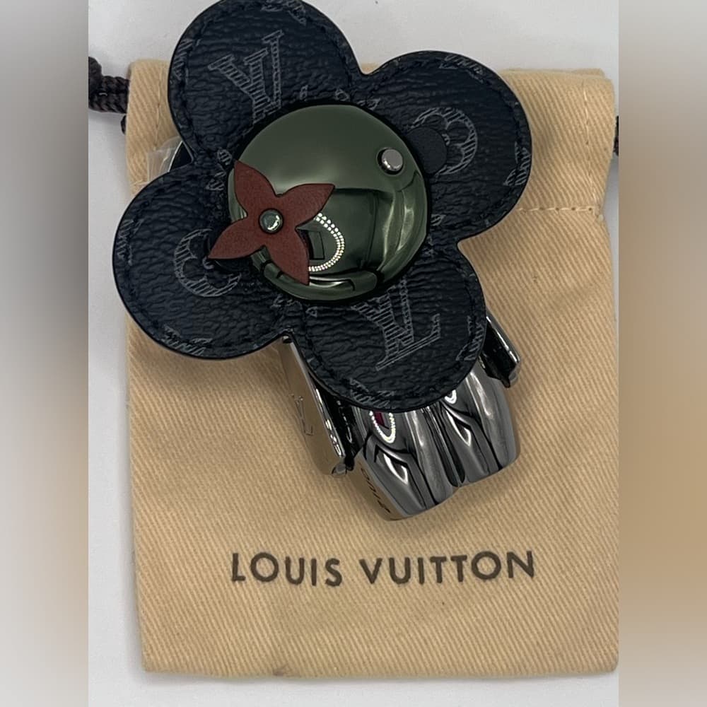 LOUIS VUITTON Monogram Eclipse Vivienne Keychain Bag Charm Holder Spaceman Grey - Thumbnail 5