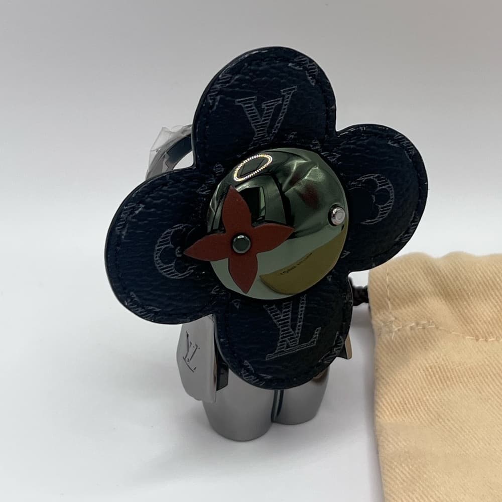 LOUIS VUITTON Monogram Eclipse Vivienne Keychain Bag Charm Holder Spaceman Grey - Thumbnail 4
