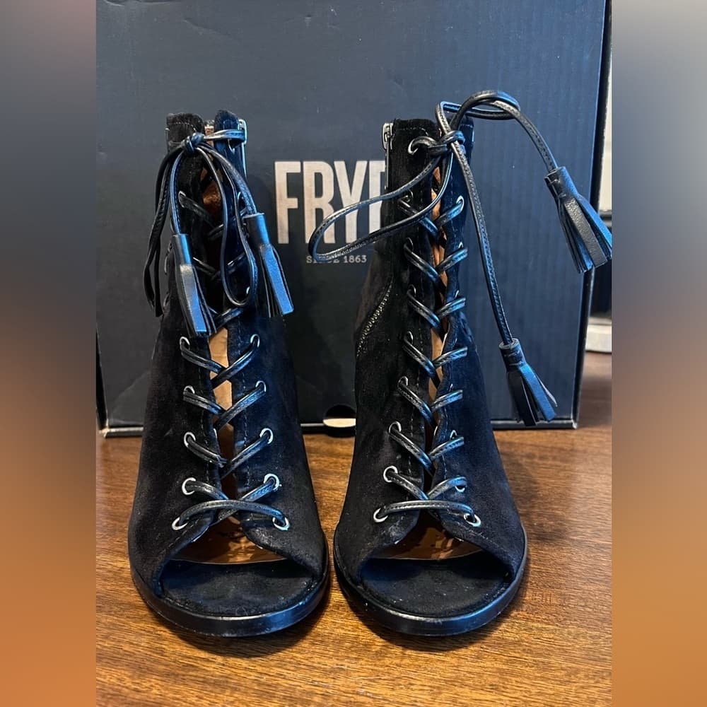 EUC FRYE Black Dani Whipstitch Suede Leather Peep Toe Chunky Heel Booties US 7.5 - Thumbnail 2