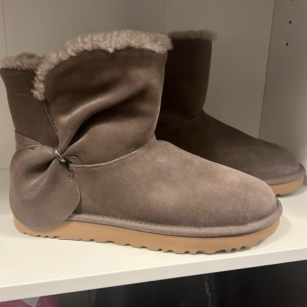 NEW 🌟 UGG MINI TWIST Shearling warm boots color Mole size 10 - Thumbnail 2