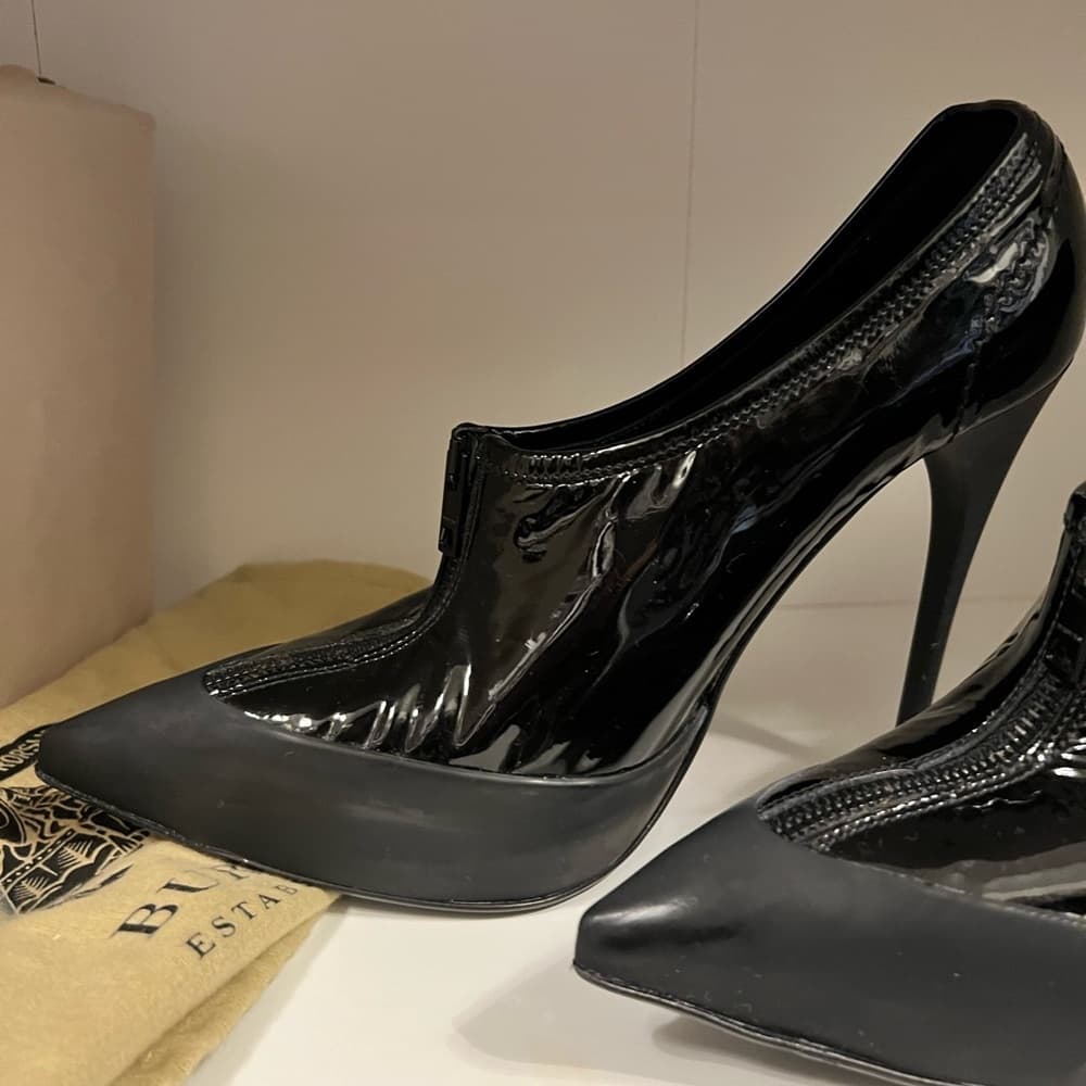 EUC BURBERRY Rubber Tip Zip High Heel Black Patent Booties box EU 39.5 - Thumbnail 4