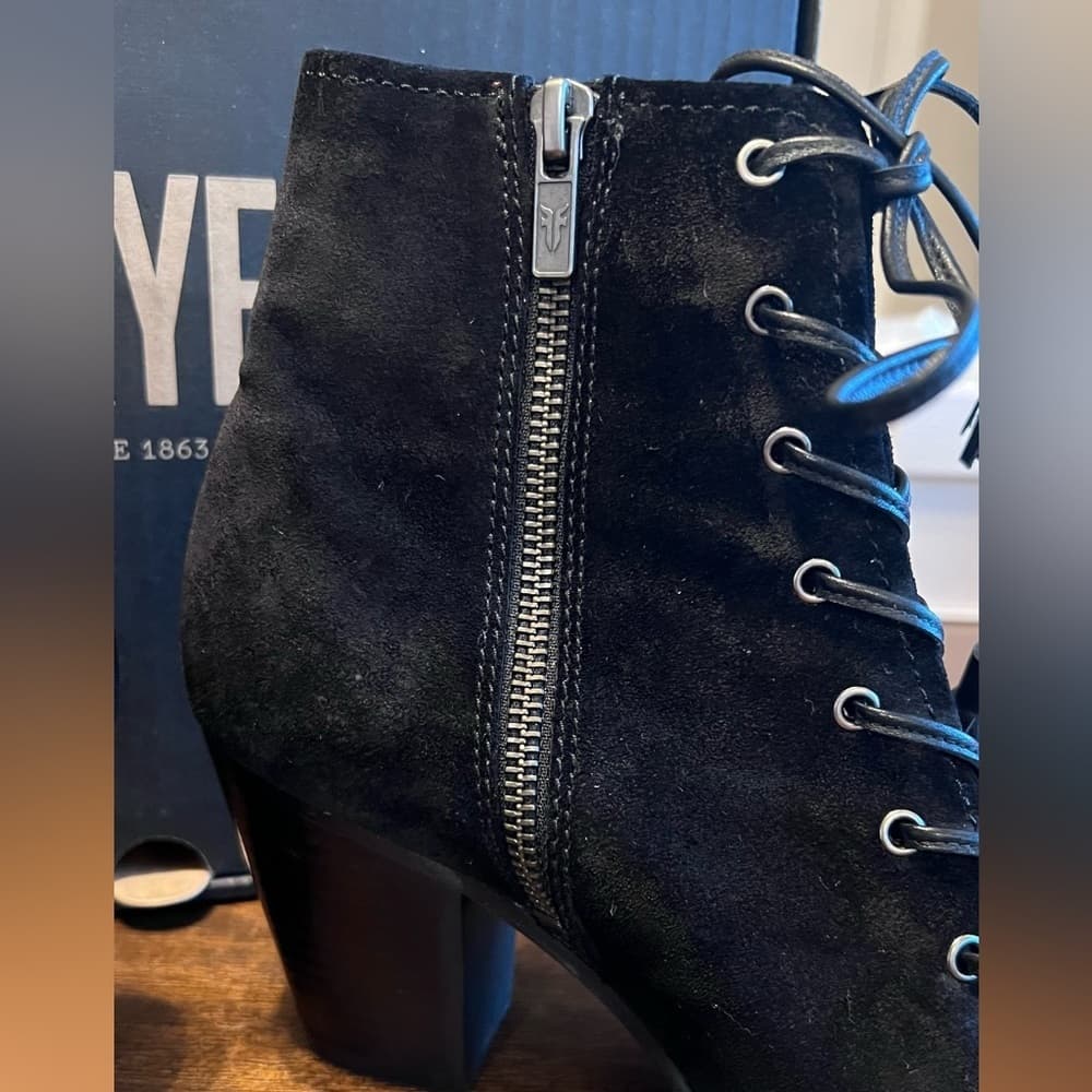 EUC FRYE Black Dani Whipstitch Suede Leather Peep Toe Chunky Heel Booties US 7.5 - Thumbnail 10