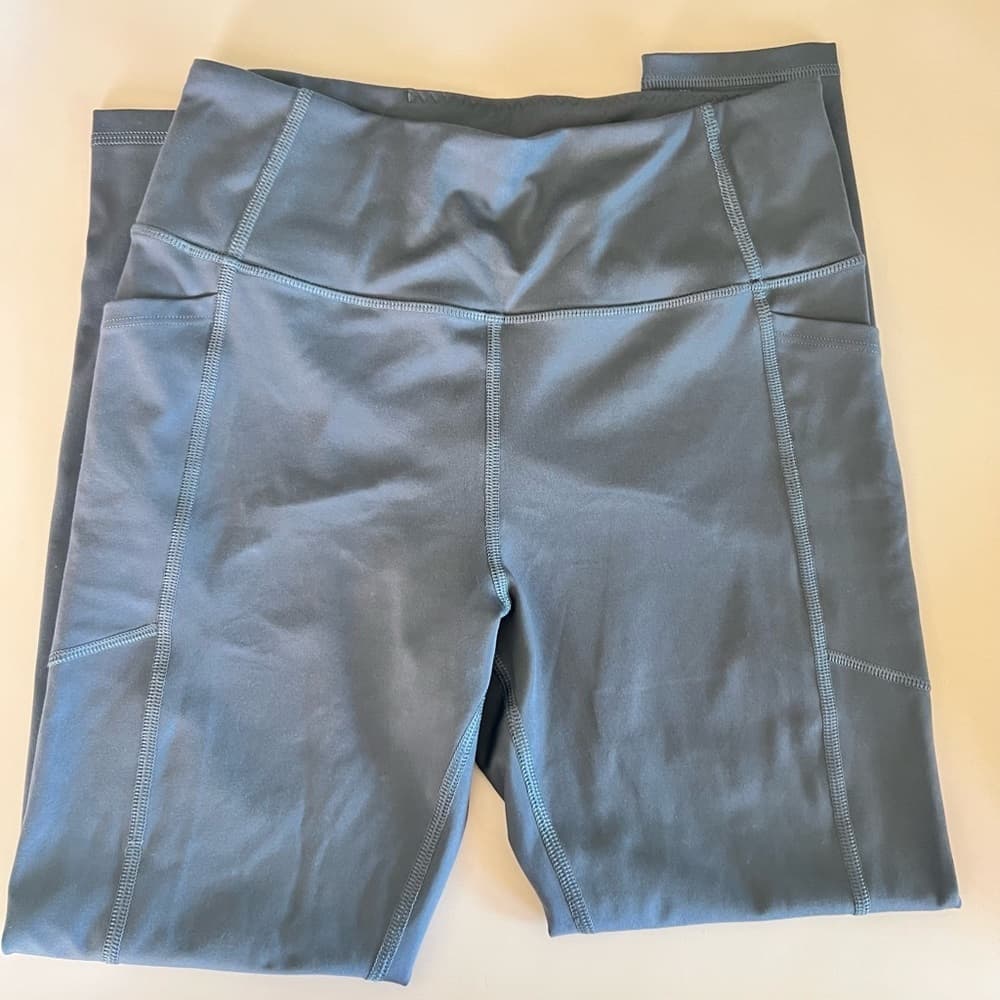 🎉 EUC Victorias Secret High Rise Studio 7/8 Legging Gray Tornado color Soft 8 - Thumbnail 4