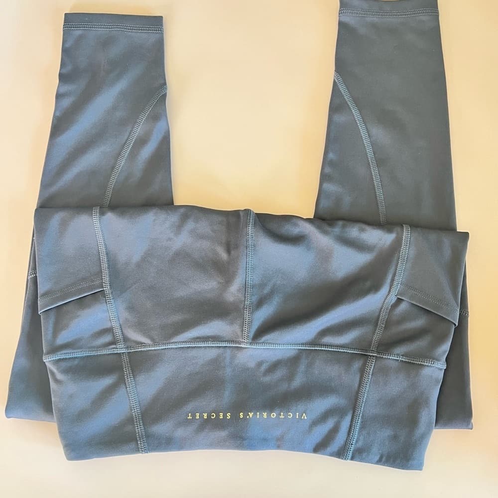 🎉 EUC Victorias Secret High Rise Studio 7/8 Legging Gray Tornado color Soft 8 - Thumbnail 3