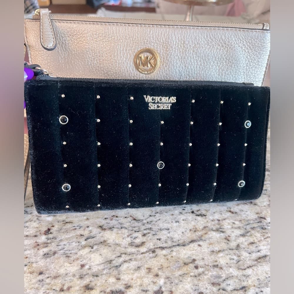 2 Wristlets Gold Tone Michael Kors Black Suede Victorias Secret Card Holder - Thumbnail 2