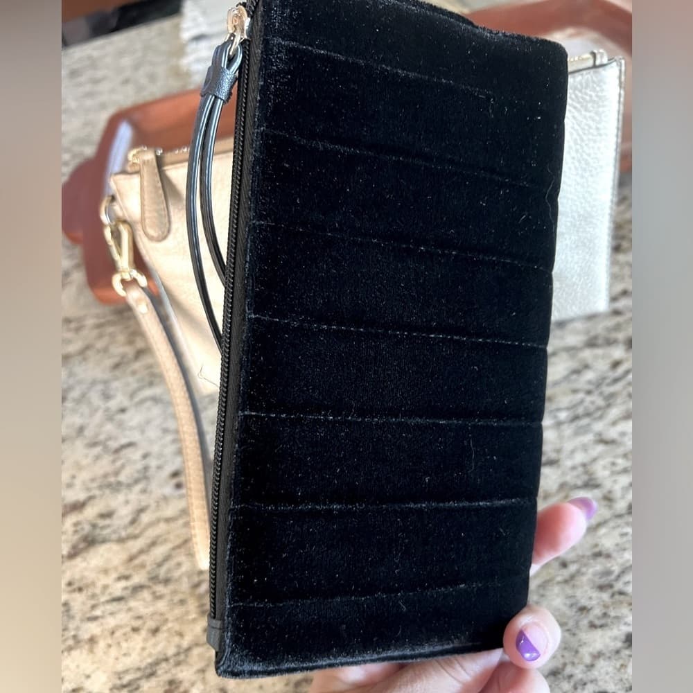 2 Wristlets Gold Tone Michael Kors Black Suede Victorias Secret Card Holder - Thumbnail 4