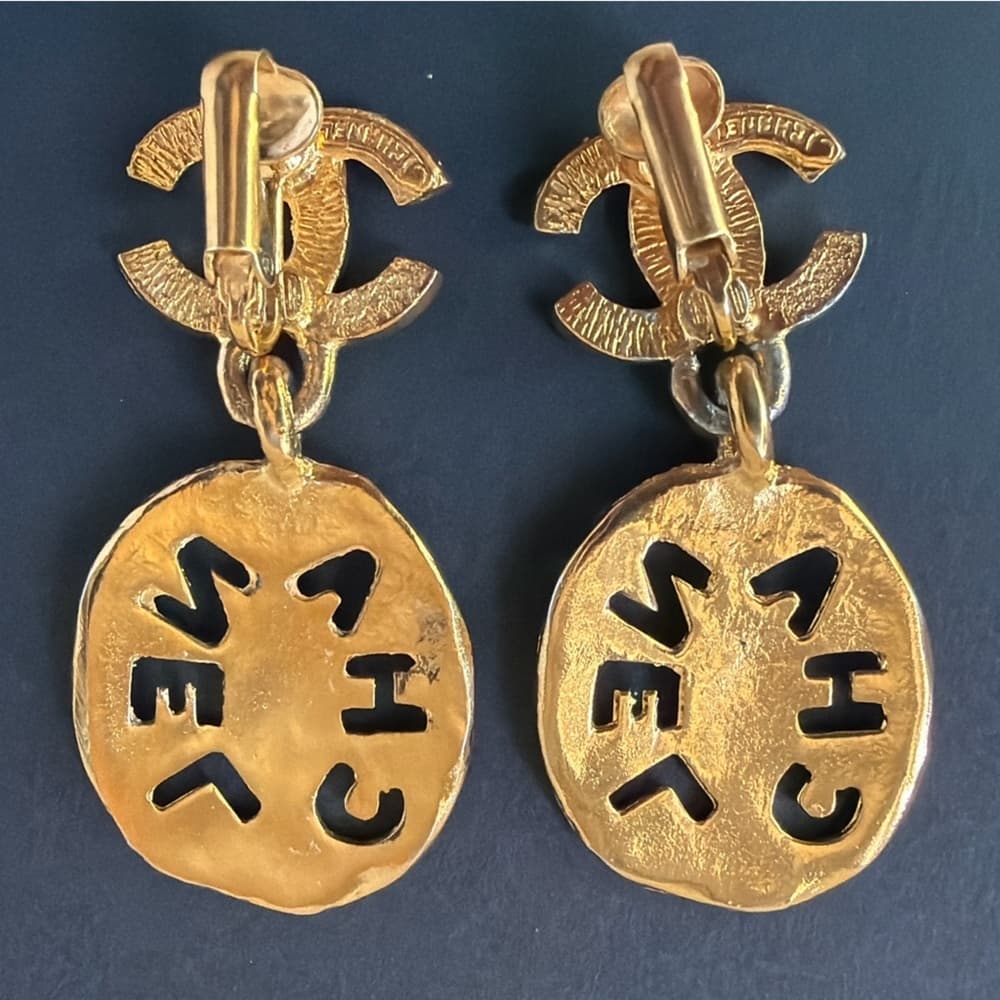 Rare Vintage CHANEL CC Drop 24K GP Medallion Logo Clip Earrings 1980-1990 & COA - Thumbnail 4
