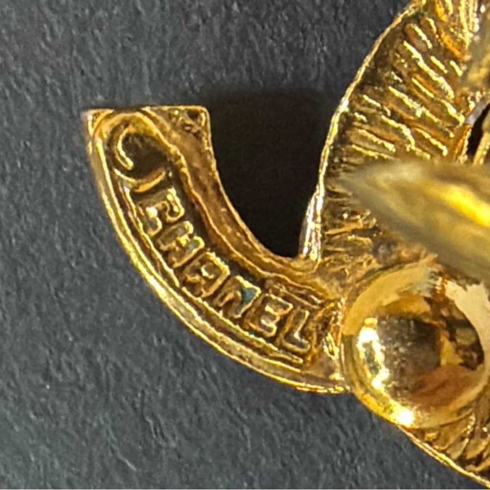 Rare Vintage CHANEL CC Drop 24K GP Medallion Logo Clip Earrings 1980-1990 & COA - Thumbnail 6
