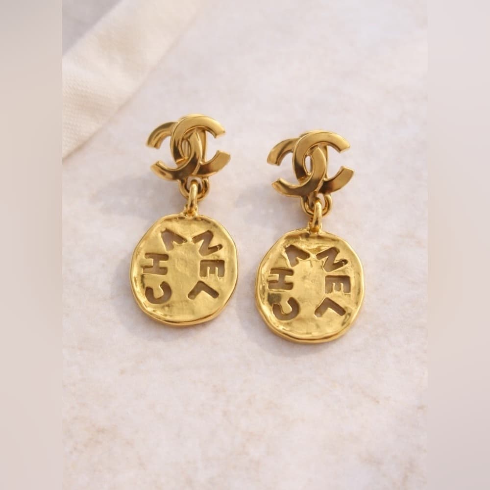 Rare Vintage CHANEL CC Drop 24K GP Medallion Logo Clip Earrings 1980-1990 & COA - Thumbnail 3