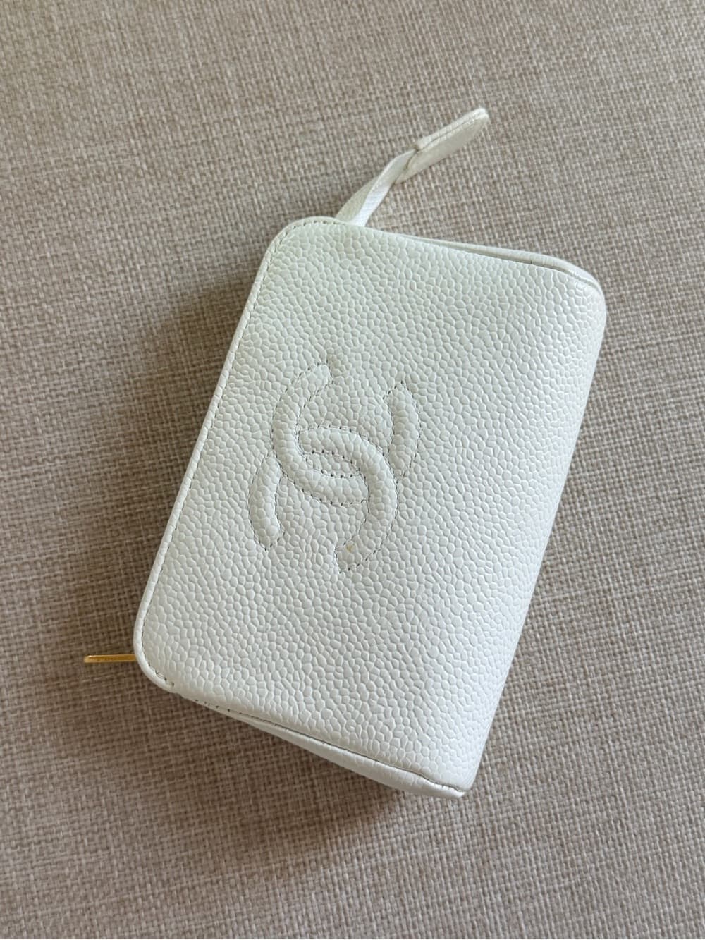 CHANEL White Caviar Leather CC Cosmetic Pouch Makeup Case Gold Hardware + Card - Thumbnail 9