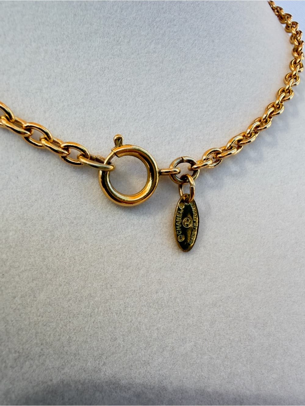 CHANEL CC SUNBURST Cut out Medallion Gold Plated Necklace Vintage Style Pendant - Thumbnail 9