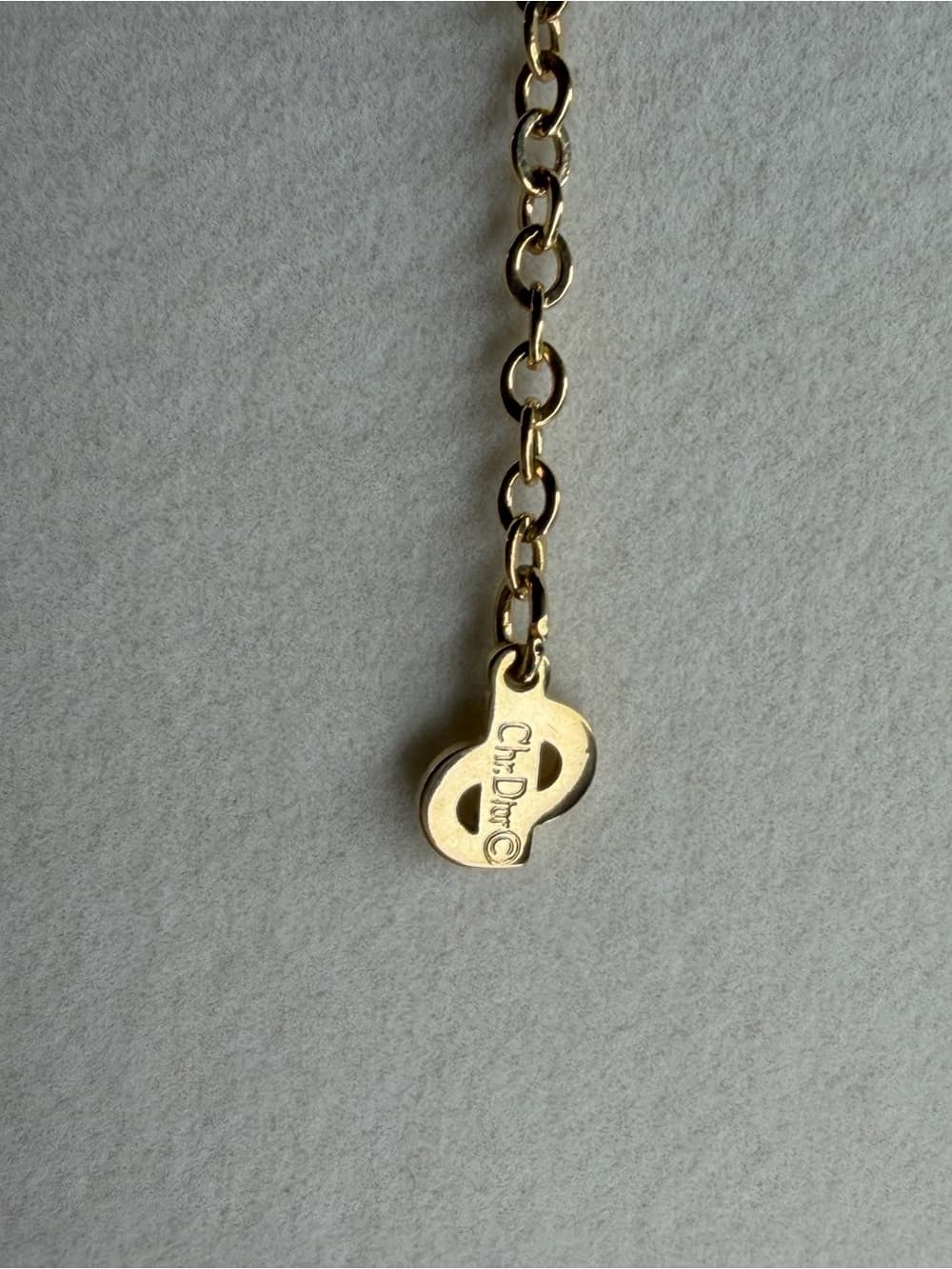 DIOR Dainty CD Logo Circle Pendant Necklace 17in - Thumbnail 8