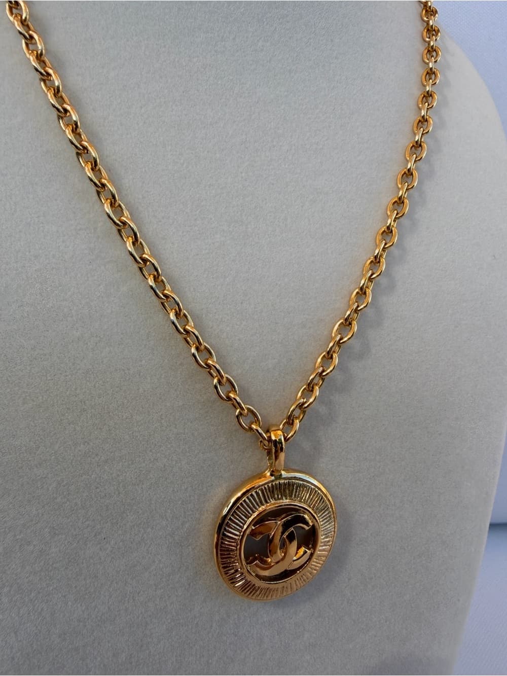 CHANEL CC SUNBURST Cut out Medallion Gold Plated Necklace Vintage Style Pendant - Thumbnail 5