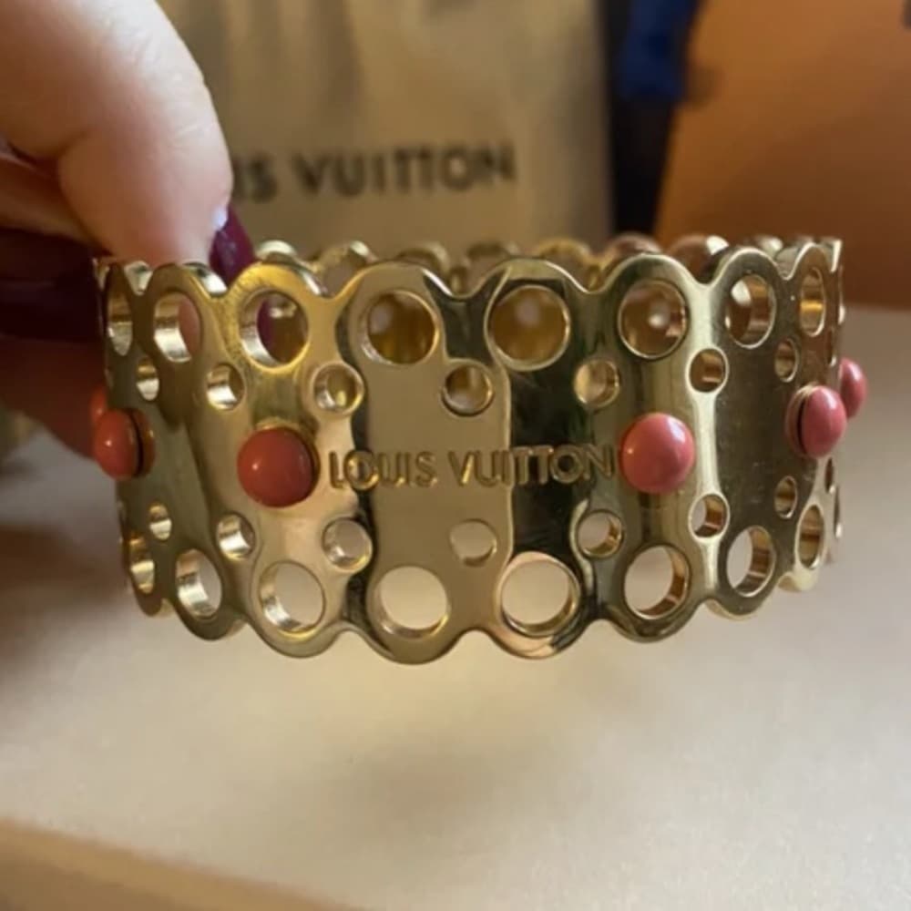 Louis Vuitton Wide Bangle Bracelet Hide & Seek Gold Tone Coral Studs Box Small - Thumbnail 4