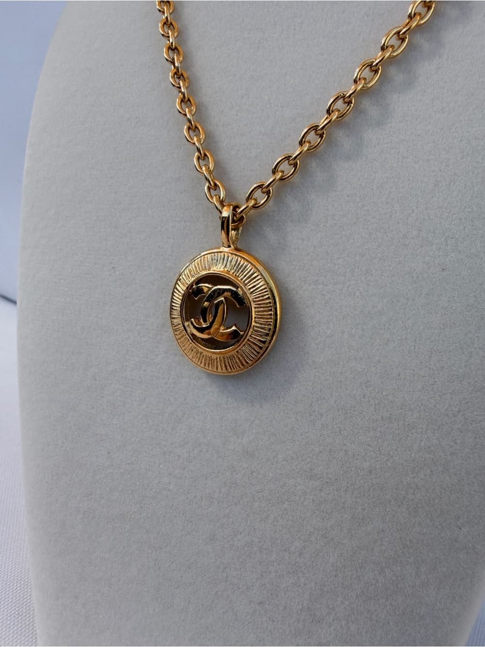 CHANEL CC SUNBURST Cut out Medallion Gold Plated Necklace Vintage Style Pendant - Thumbnail 4
